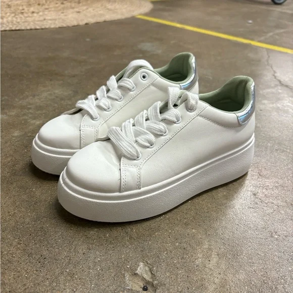 Dirty Laundry White Platform Sneakers with Black Heel and Mint Lining - Picture 3 of 5